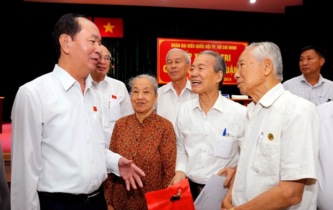 國家主席陳大光與第一、三和四郡選民接觸。（圖源：千言）