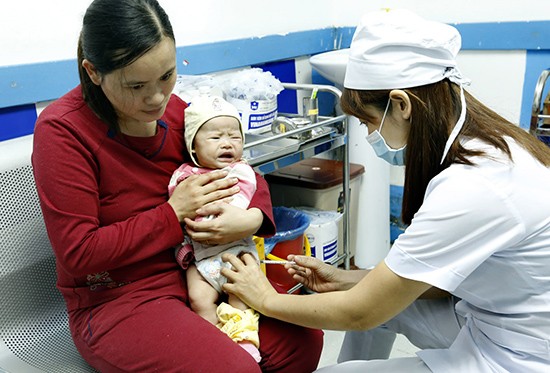 給６個月齡嬰兒接種麻疹疫苗。（示意圖源：楊玉）