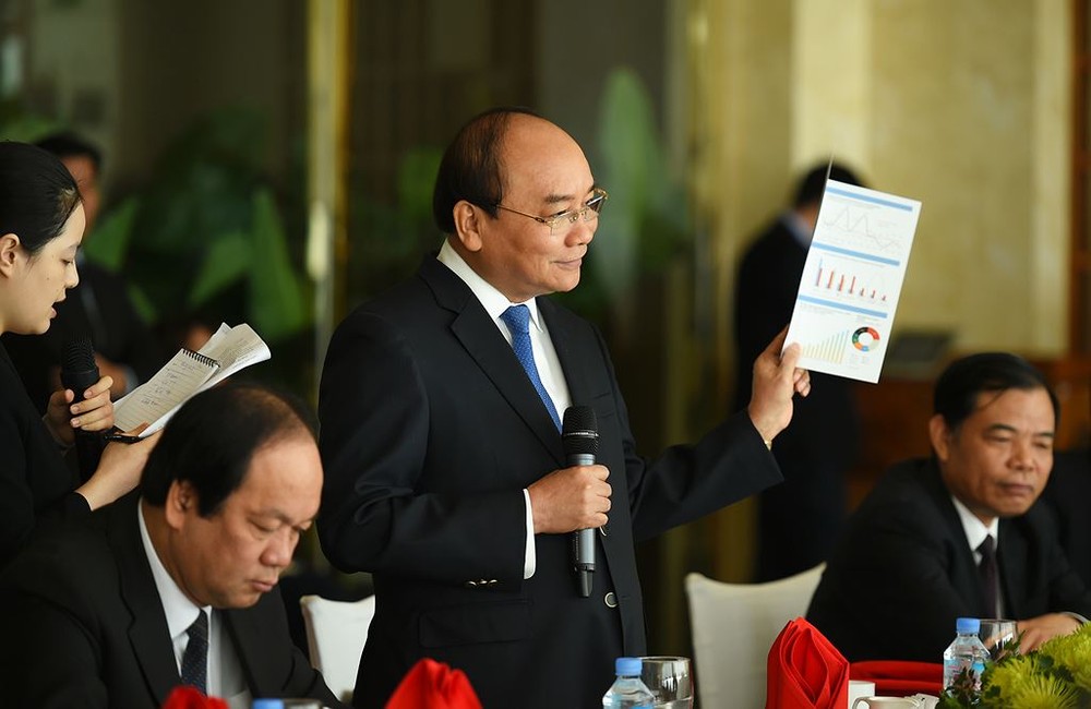阮春福總理向國際朋友介紹越南經濟成果。（圖源：光孝）