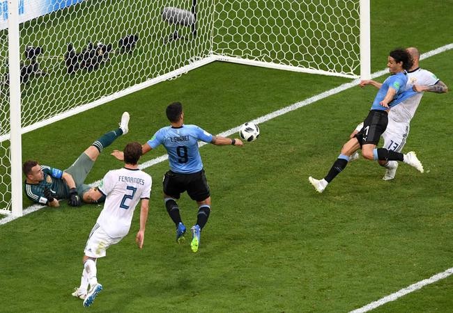 烏拉圭（藍衣）3 比 0 勝俄羅斯。