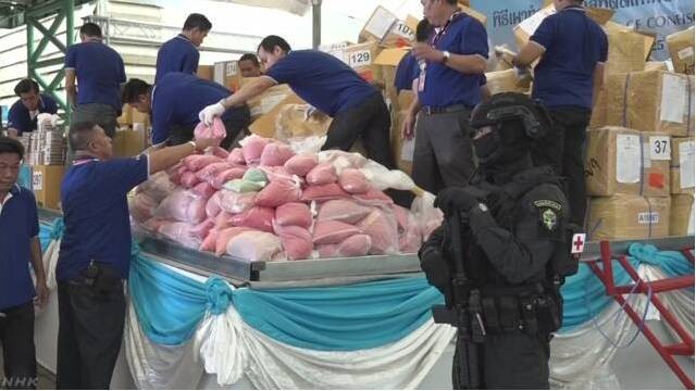 在26日“國際禁毒日”前夕，泰國政府在位於曼谷北部的大城的處理設施內銷毀了收繳的15噸毒品。（圖源：NHK）