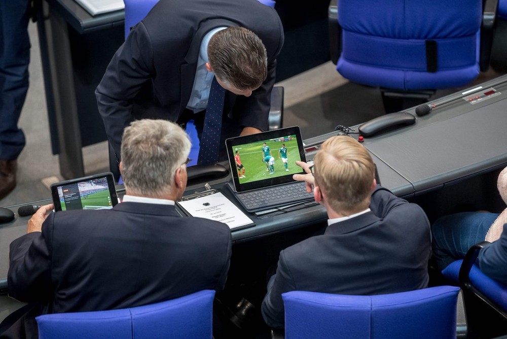 德國經濟研究所當地時間27日公佈的一項研究顯示，由於俄羅斯世界盃德國隊與韓國隊的小組賽於德國工作日下午4時開球，德國經濟因此最多可能損失了2億歐元。（圖源：互聯網）