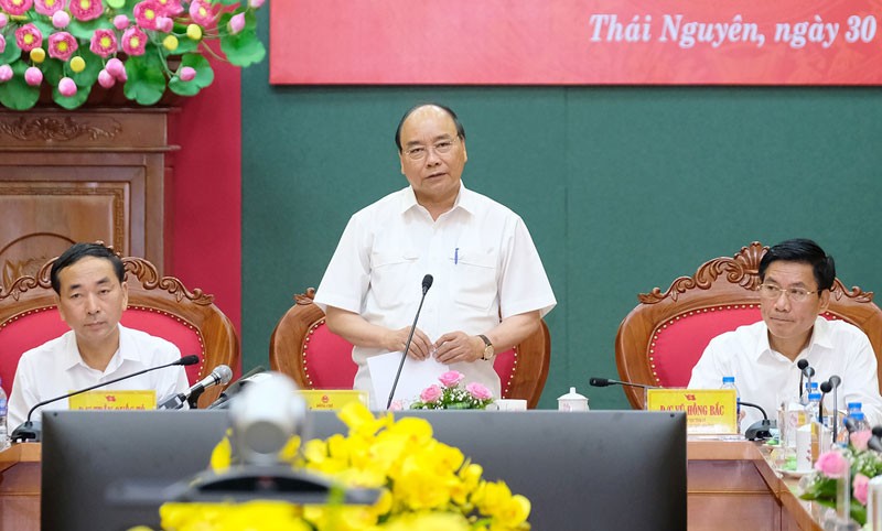 政府總理阮春福在會議上發表講話。（圖源：孟雄）