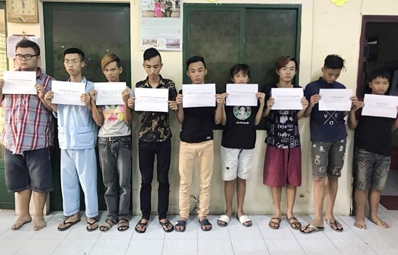 被捕獲的9名搶劫嫌犯。（圖源：志石）