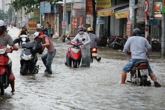 每每下起大雨時，黎文良街往往就會出現這樣淹水的情況。（圖源：士同）