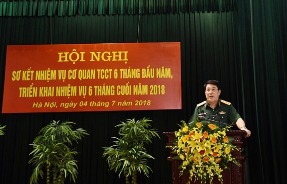 越南人民軍總政治部主任梁強上將在會議上發言。（圖源：越強）