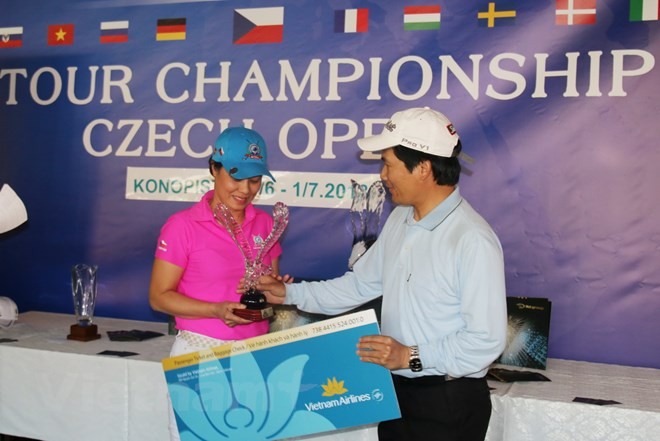 武氏紅梅運動員榮獲女子高爾夫球公開賽冠軍。