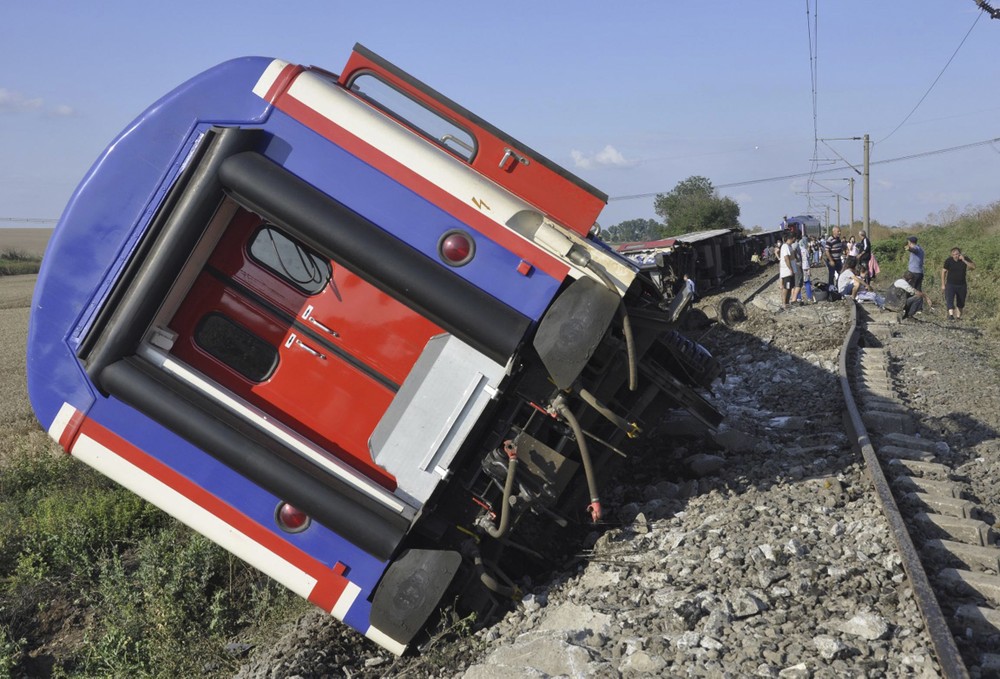 火車脫軌事故現場。（圖源：AP）