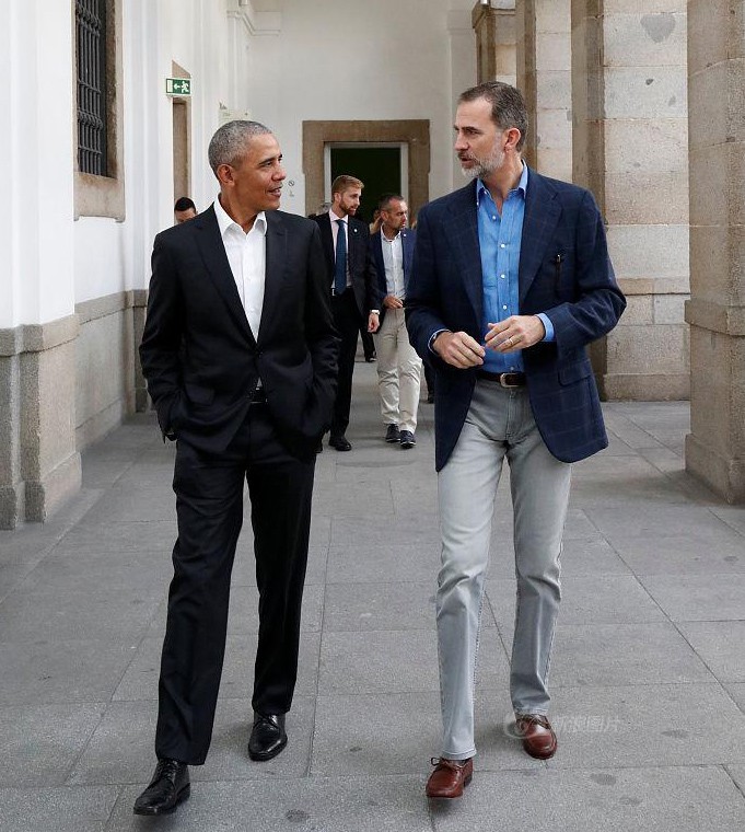 奧巴馬與西班牙國王逛博物館。（圖源：互聯網）