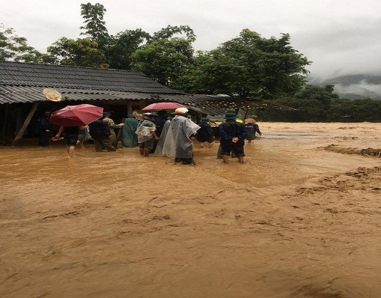 安沛省近日連遭暴雨襲擊，致多地引發洪水氾濫而造成嚴重損失。（圖源：民越）