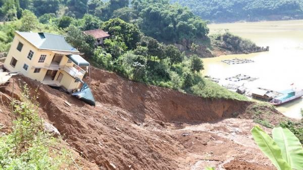 和平省日前連遭暴雨襲擊引發洪澇災害，部分地區發生山體滑坡。
