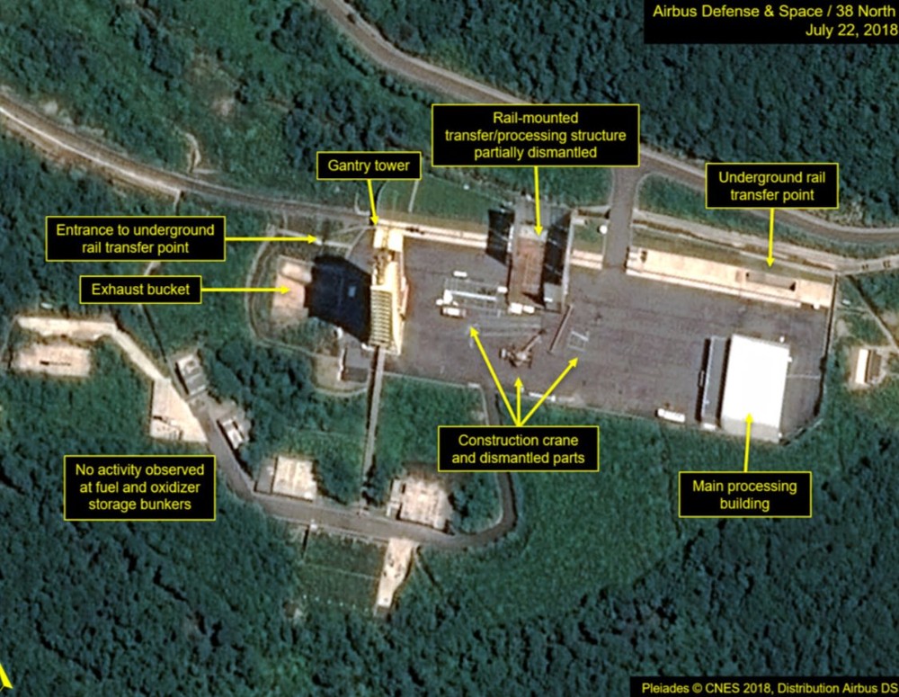 拍攝於7月22日的衛星圖像顯示，朝鮮正在拆除西海岸衛星發射場中用於組裝運載火箭的軌道式構造物。（圖源：38North）