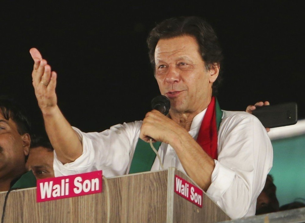 伊姆蘭‧汗（Imran Khan）曾是巴國的板球明星，有望成為巴基斯坦下位總理。（圖源：AP）