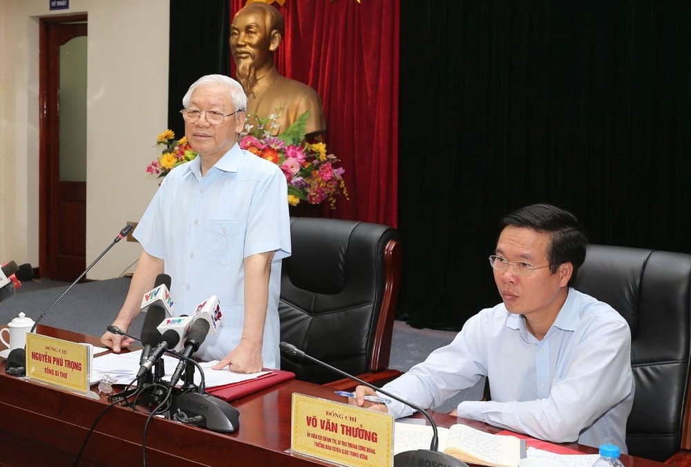 阮富仲總書記與中央宣教部舉行會議。