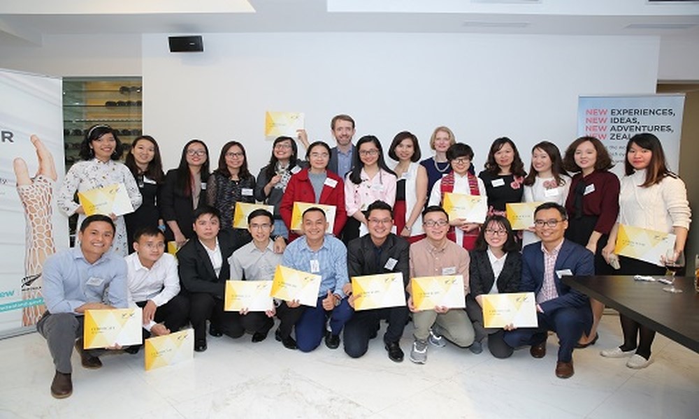 獲得本年度新西蘭留學獎學金的越南大學生合照。（圖源：秀英）
