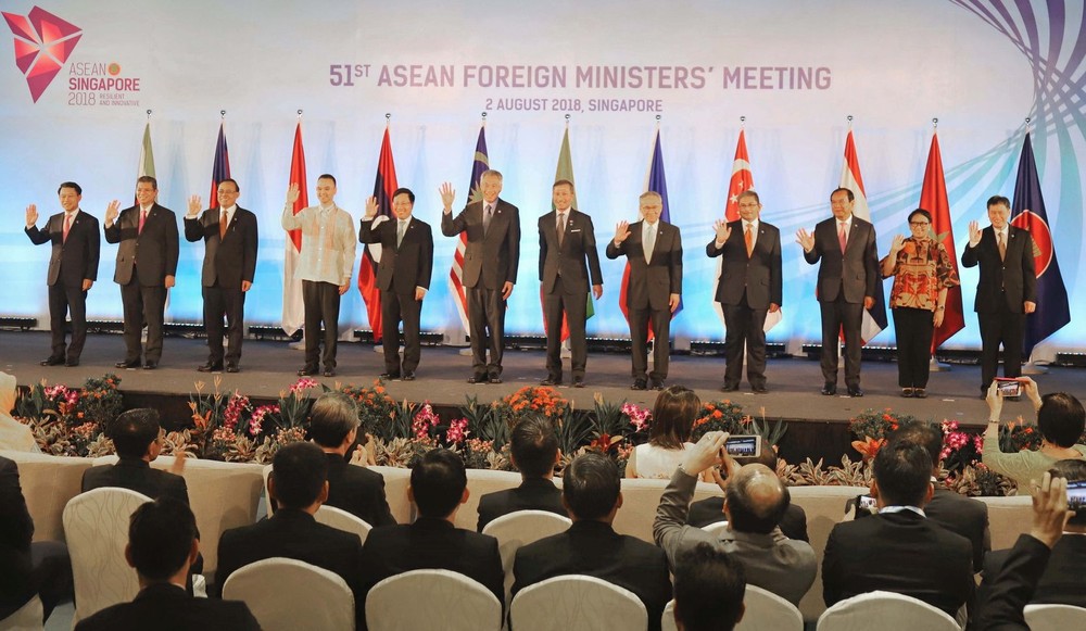范平明副總理（左五）與東盟各成員國外長合照。（圖源：越通社）