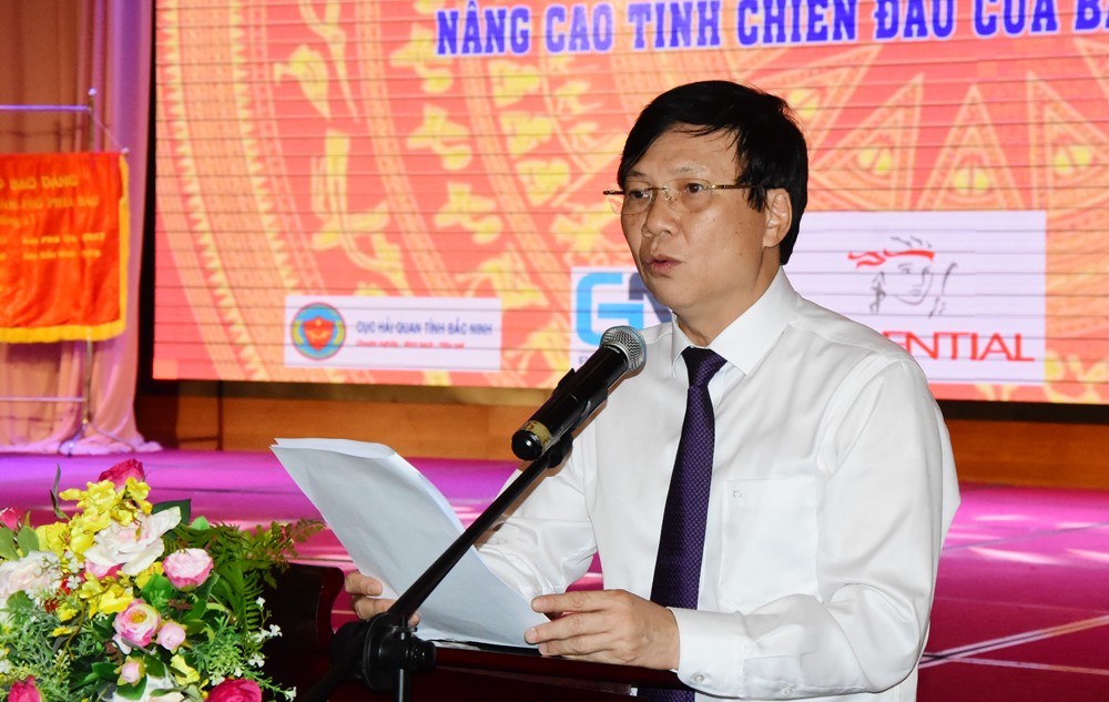 越南新聞工作者協會常務副主席胡光利在研討會上致詞。（圖源：清茶）