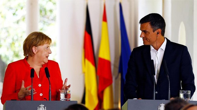 德國總理默克爾(左)與西班牙首相桑切斯會晤。 （圖源：互聯網）