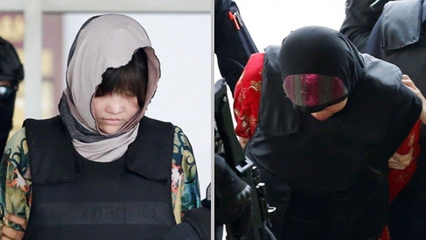涉嫌朝鲜公民金哲（Kim Chol）被杀案的兩名女被告段氏香（左）及艾莎（右）被押解上庭。（圖源：路透社）