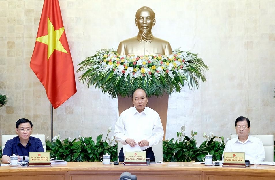 政府總理阮春福主持會議並發表講話。（圖源：光孝）