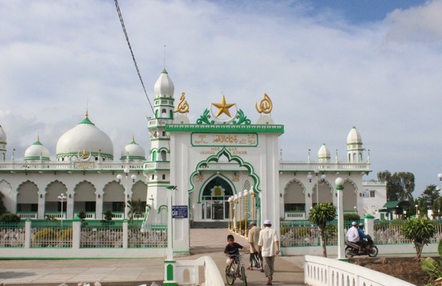 古爾邦節是我國穆斯林的盛大節日。圖為位於安江省新州市周豐鄉的Masjid Jamiul Azhar 伊斯蘭教大教堂。（圖源：互聯網）