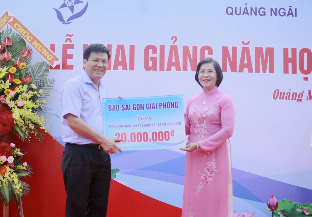 本報主編阮玉英向該中心捐助 4000 萬元。