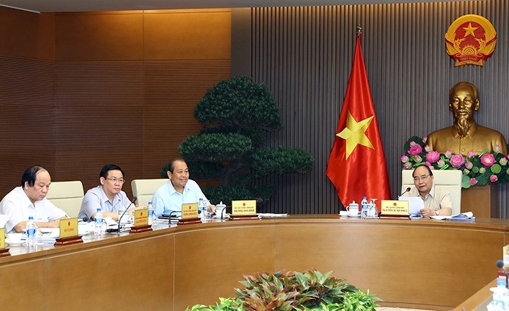 政府總理阮春福（右一）主持討論10大內容的政府常務會議。（圖源：統一）