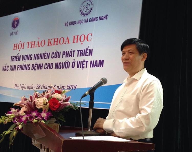 衛生部副部長阮清隆在研討會上發言。（圖源：裴月）