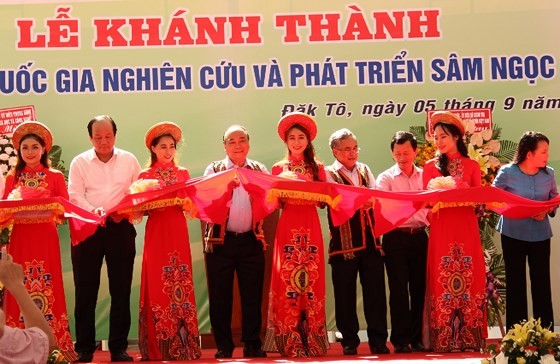 政府總理阮春福出席玉靈參國家研發中心落成剪綵儀式。