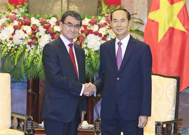 國家主席陳大光（右）接見日本外務大臣河野太郎。（圖源：顏創）