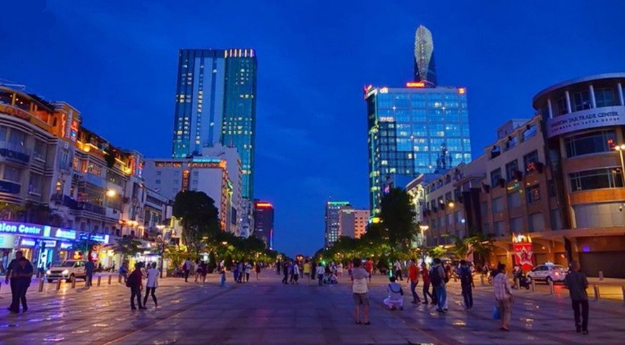 市中心將增設步行街。圖為阮惠步行街夜景一瞥。