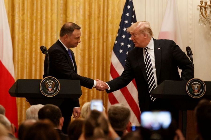 9月18日，在美國華盛頓，美國總統特朗普（右）和波蘭總統杜達出席聯合記者會。（圖源：新華網）