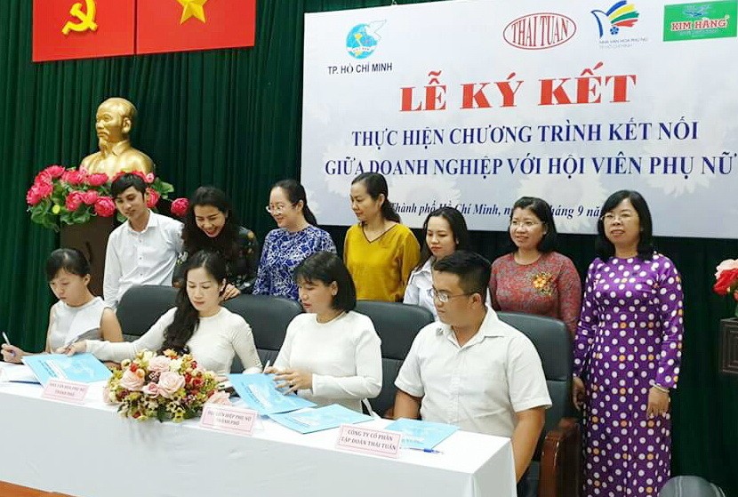 市婦聯會於日前與市婦女文化宮、華人企業蔡俊集團股份公司、金姮塑鋁公司簽署合同。