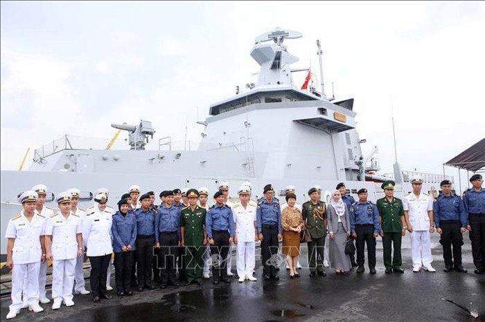 汶萊海軍巡邏艦迎接儀式一瞥。（圖源：越通社）