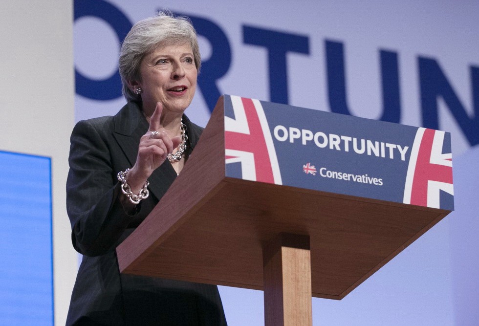 英國首相特蕾莎‧梅在保守黨年會上發表演講。（圖源：新華網）