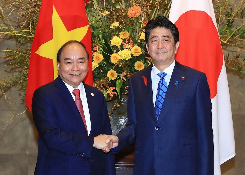 阮春福總理會見日本首相安倍晉三。（圖源：越通社）