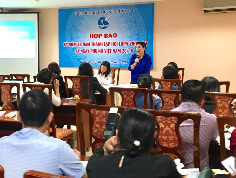 越南婦聯會副主席阮氏雪主持新聞發佈會。（圖源：月映）