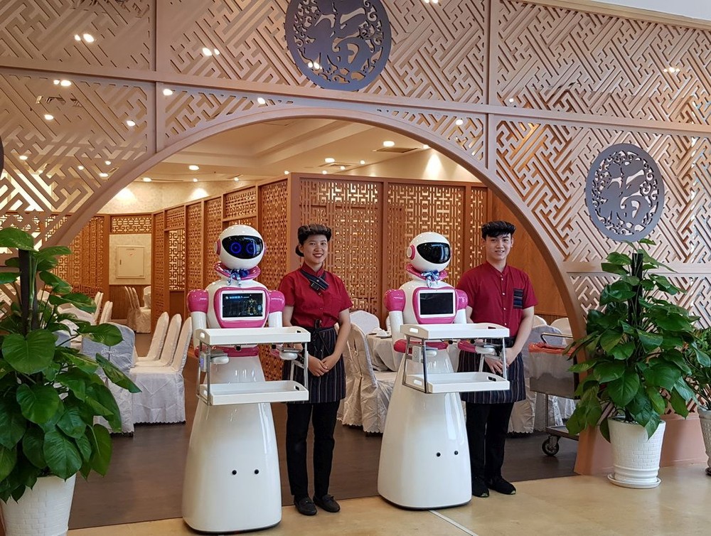 幸福樓是越南目前首家融入機器人服務的餐廳。