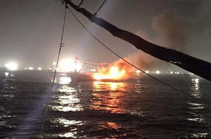 漁船深夜爆炸，14 人傷亡。（示意圖源：互聯網）