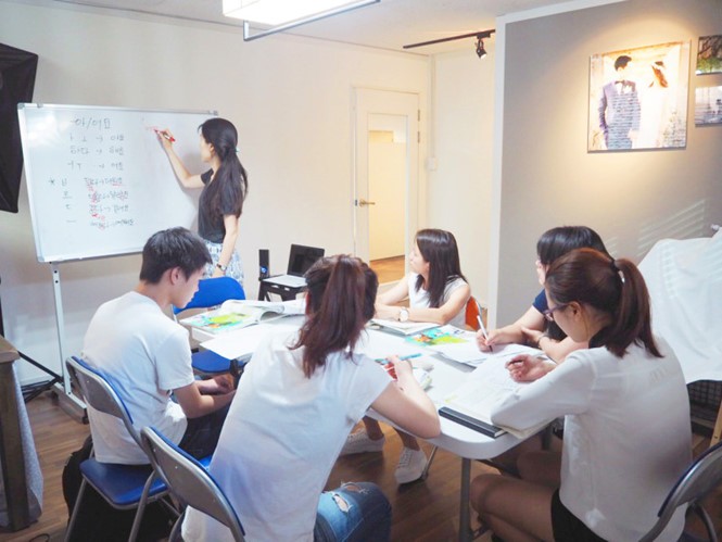圖為越南學生在韓國報名就讀的某一韓語輔導班。（圖源：STUDYABROAD101網頁截圖）