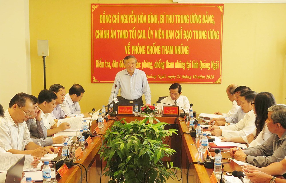 中央肅貪指委會委員阮和平主持會議並發表講話。（圖源：阮莊）