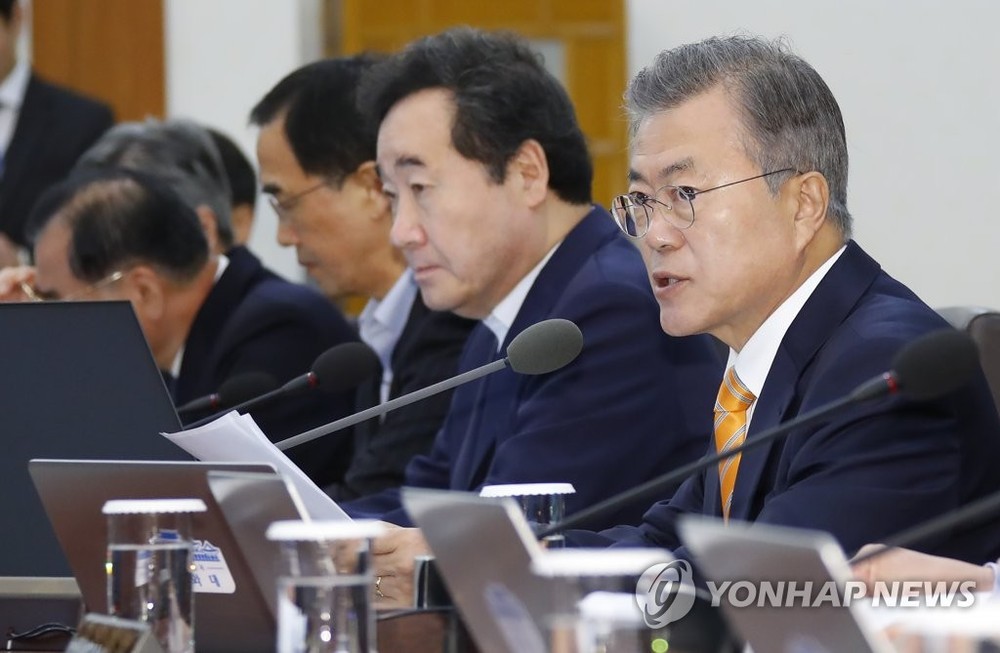 韓國總統文在寅23日在青瓦台主持召開國務會議。（圖源：韓聯社）