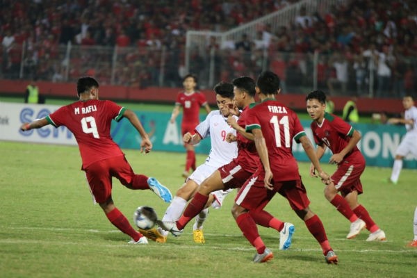 印尼(紅衣)與阿聯酋比賽一瞥。（圖源：互聯網）