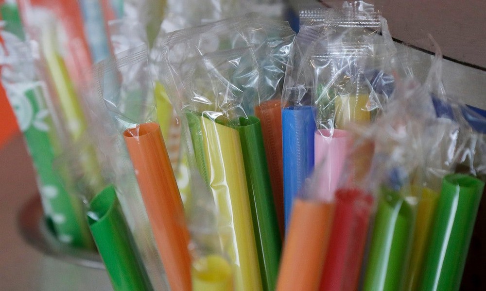 歐洲議會投票通過禁用一次性塑膠製品，最快2021年歐盟國正式入法。（圖源：AP）