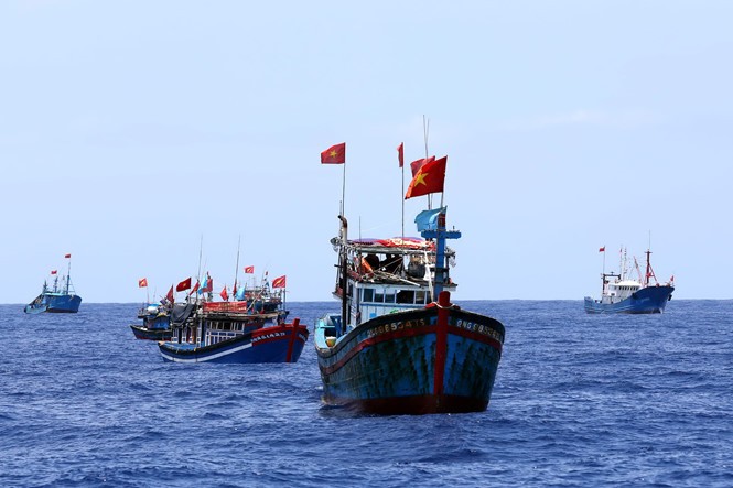 在越南黃沙漁場作業的漁船。