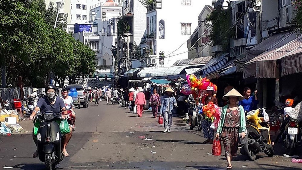 位於阮玉方街自發性街市已變得寬敞清潔。