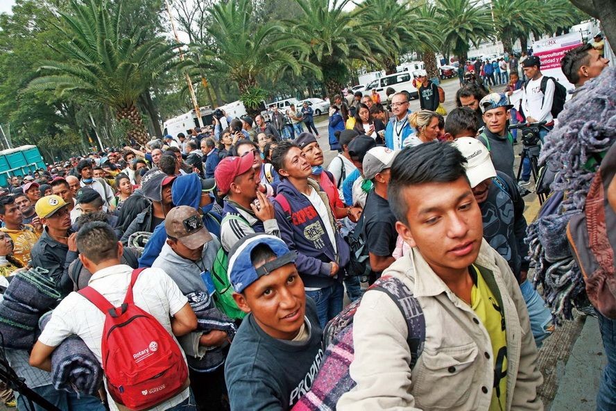 首批1,000多名中美洲移民已抵達墨西哥城。（圖源：AP）