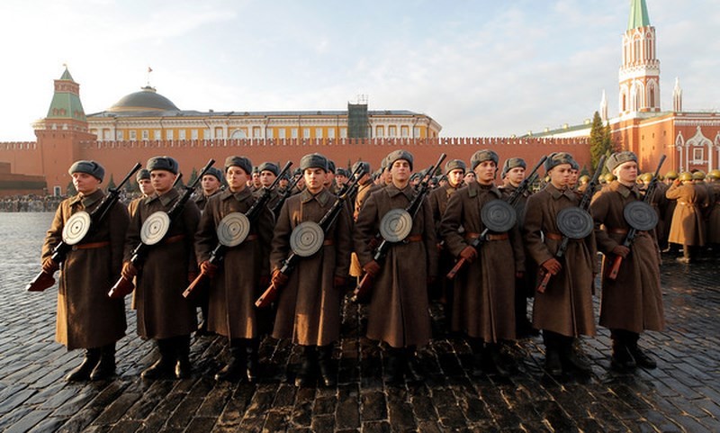 當地時間7日，俄羅斯舉行莫斯科紅場閱兵，紀念1941年紅場閱兵77週年。（圖源：RT）
