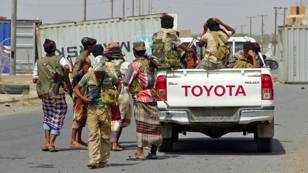 也門衛生部門人士11日說，也門政府軍和胡塞武裝近日在也門西部港口城市荷台達展開激戰，過去24小時內雙方至少有80人喪生。（圖源：AFP）