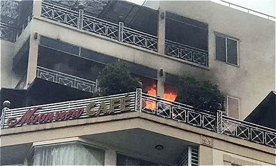 Moonview酒店十樓的廚房失火現場。（圖源：黃日）